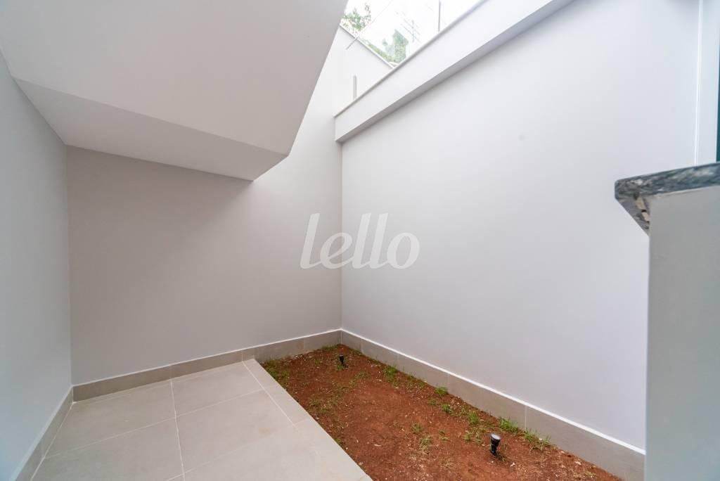 JARDIM DE INVERNO de Casa à venda, sobrado com 304 m², 1 quarto e 4 vagas em Vila Alpina - Santo André