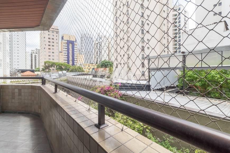 VARANDA de Apartamento para alugar, cobertura - Padrão com 250 m², 3 quartos e 3 vagas em Indianópolis - São Paulo