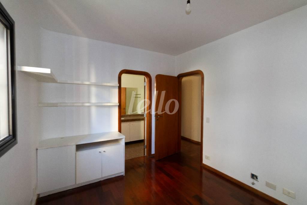 DORMITÓRIO 1 SUÍTE de Apartamento para alugar, Padrão com 220 m², 3 quartos e 3 vagas em Santa Cecília - São Paulo