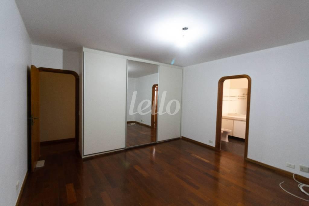 DORMITÓRIO 3 SUÍTE de Apartamento para alugar, Padrão com 220 m², 3 quartos e 3 vagas em Santa Cecília - São Paulo