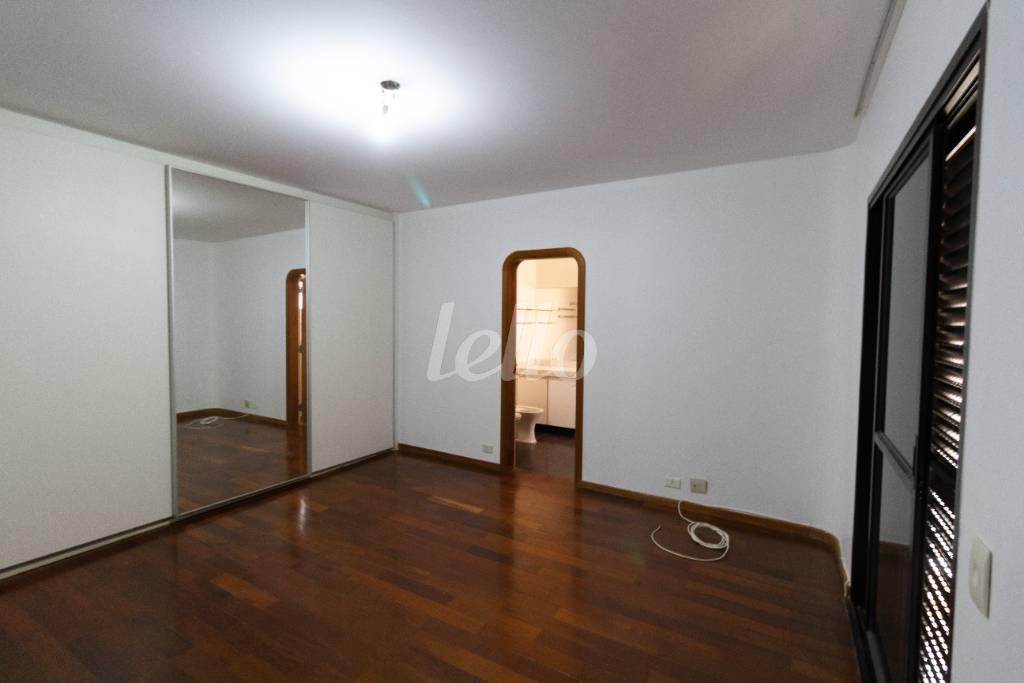 DORMITÓRIO 3 SUÍTE de Apartamento para alugar, Padrão com 220 m², 3 quartos e 3 vagas em Santa Cecília - São Paulo