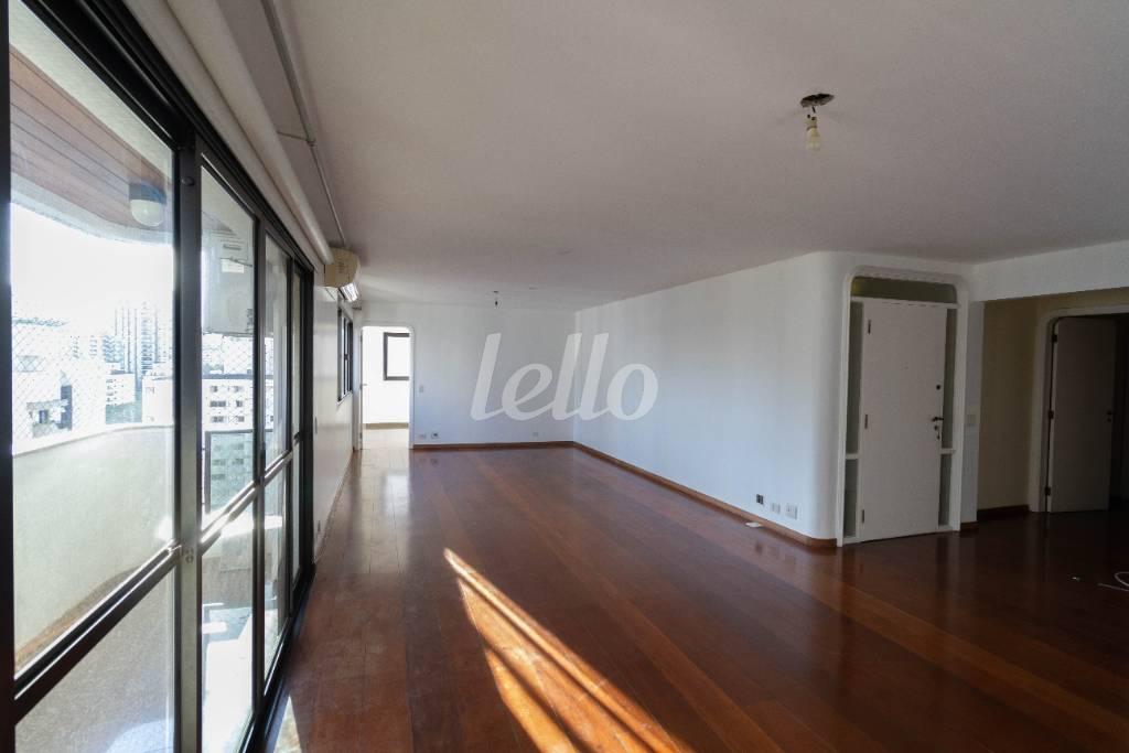 SALA de Apartamento para alugar, Padrão com 220 m², 3 quartos e 3 vagas em Santa Cecília - São Paulo