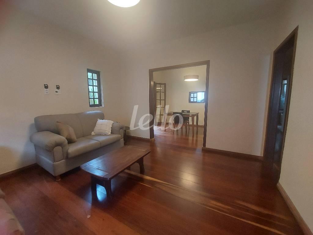 SALA de Casa à venda, térrea com 128 m², 3 quartos e 4 vagas em Vila Amália(zona Norte) - São Paulo
