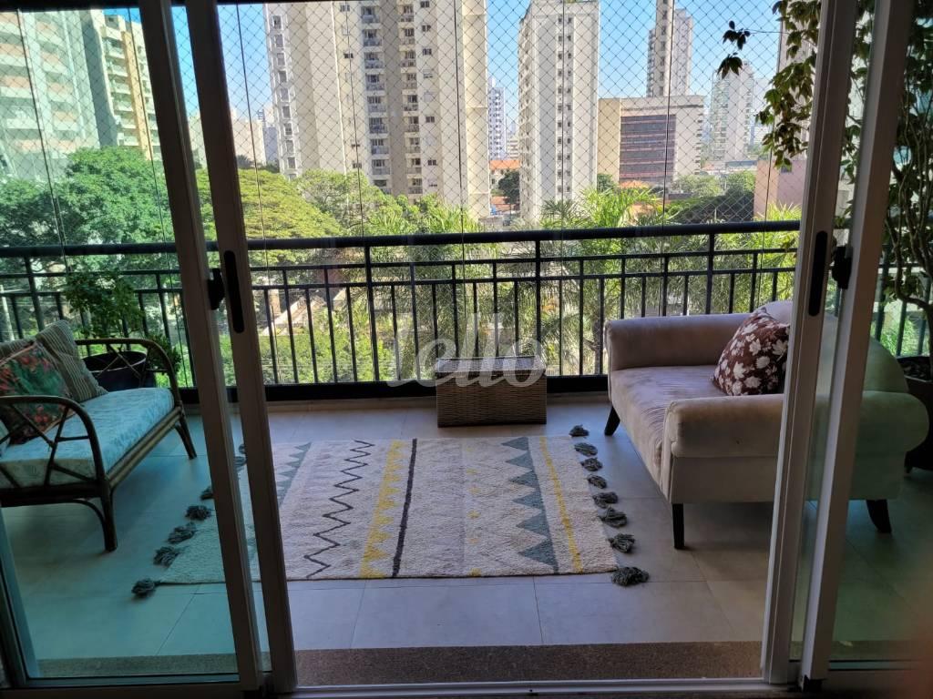 VARANDA de Apartamento à venda, Padrão com 125 m², 3 quartos e 2 vagas em Brooklin Paulista - São Paulo