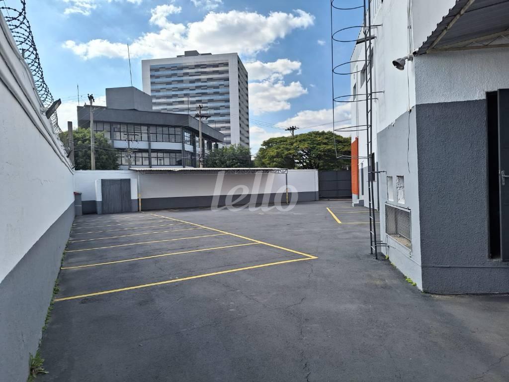 AREA EXTERNA de Galpão/Armazém para alugar, Padrão com 5841 m², e 20 vagas em Parque Industrial Tomas Edson - São Paulo