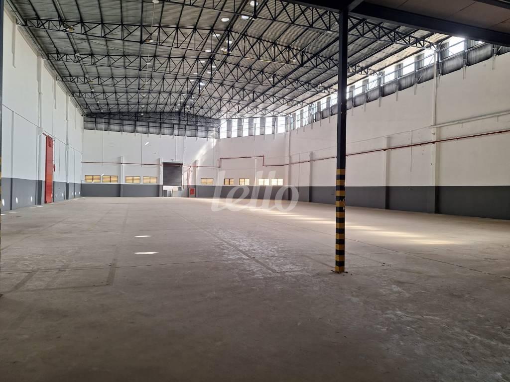 GALPÃO de Galpão/Armazém para alugar, Padrão com 5841 m², e 20 vagas em Parque Industrial Tomas Edson - São Paulo