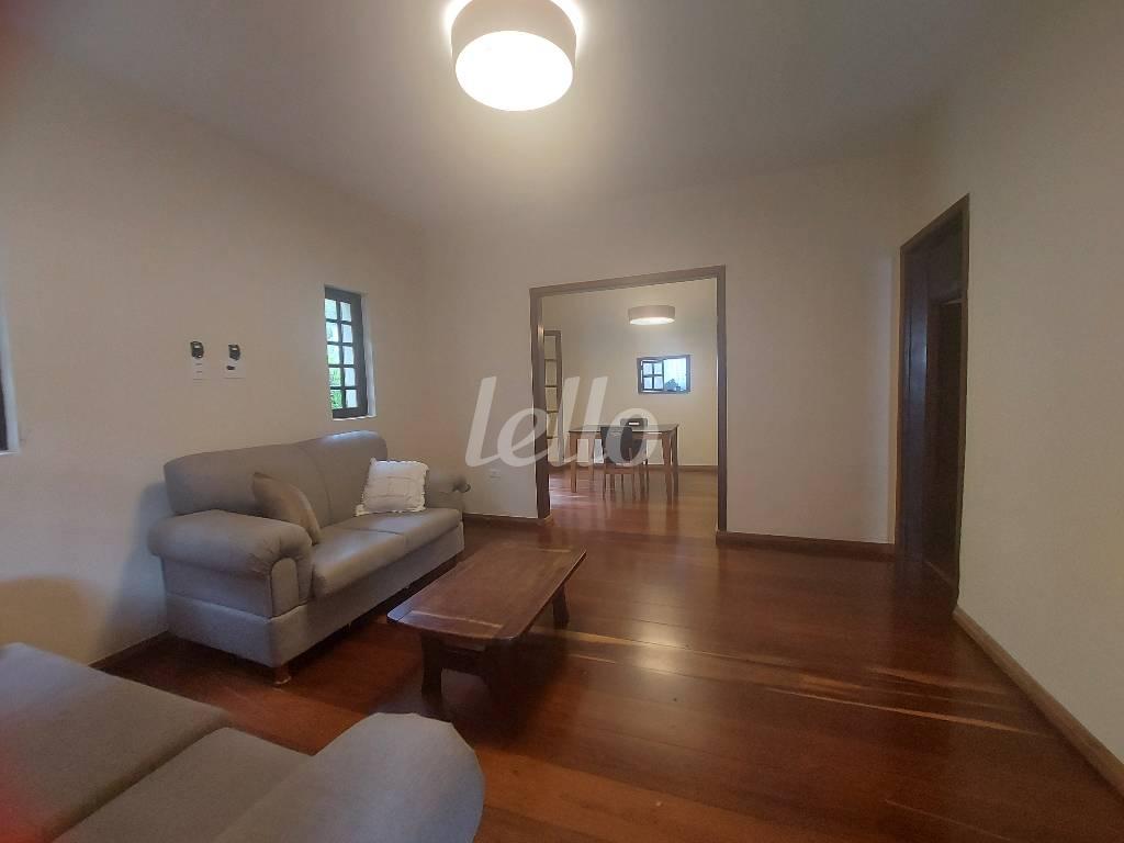 SALA de Casa à venda, térrea com 128 m², 3 quartos e 4 vagas em Vila Amália(zona Norte) - São Paulo