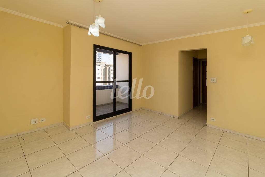 02 SALA de Apartamento para alugar, Padrão com 75 m², 3 quartos e 2 vagas em Vila Azevedo - São Paulo