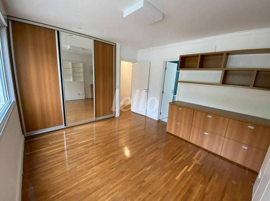 SUITE 3 de Casa à venda, sobrado com 424 m², 4 quartos e 4 vagas em Brooklin Paulista - São Paulo