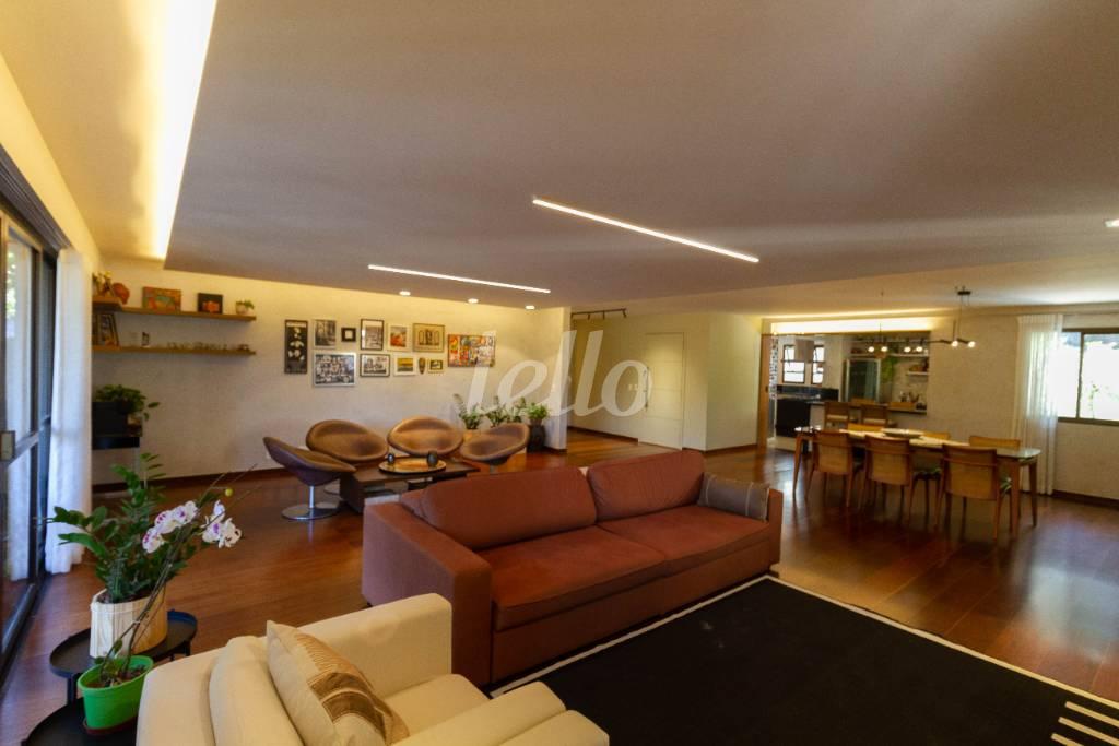 SALAS DE ESTAR E JANTAR de Apartamento para alugar, Padrão com 272 m², 5 quartos e 3 vagas em Santa Cecília - São Paulo