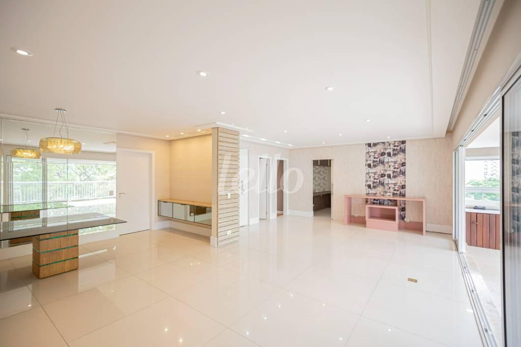 SALA 2 AMBIENTES de Apartamento para alugar, Padrão com 206 m², 3 quartos e 3 vagas em Vila Romana - São Paulo