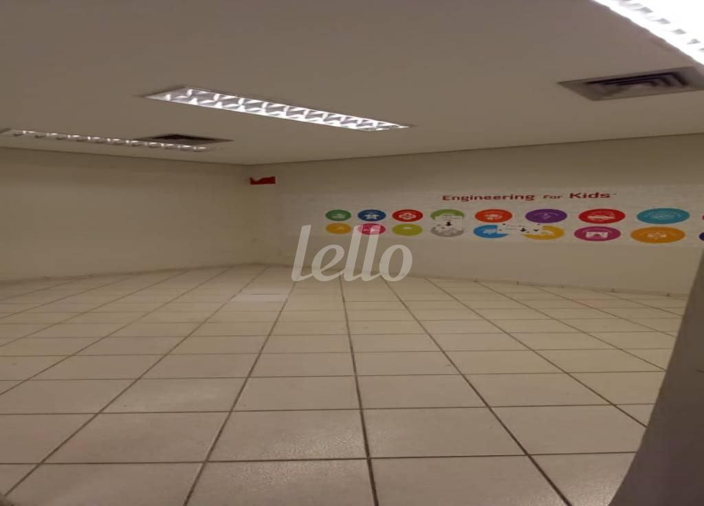 SALA de Prédio Comercial para alugar, Monousuário com 971 m², e em Vila Hulda - Guarulhos