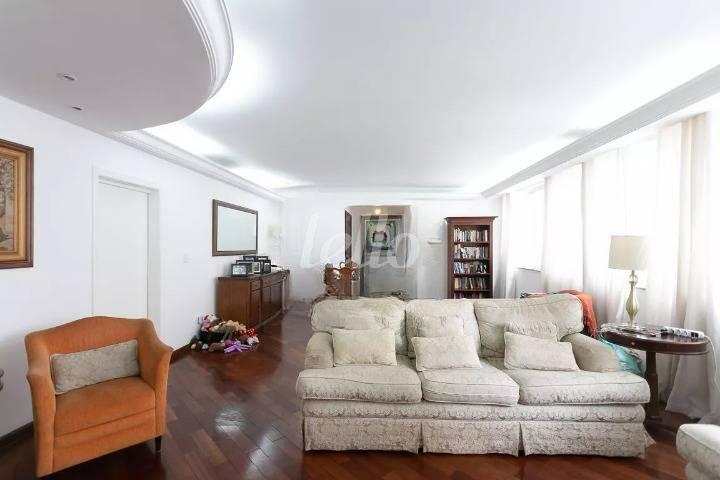 SALA de Apartamento à venda, Padrão com 195 m², 3 quartos e 1 vaga em Paraíso - São Paulo