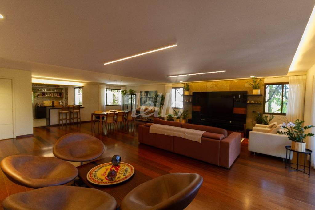 SALAS DE ESTAR E JANTAR de Apartamento para alugar, Padrão com 272 m², 5 quartos e 3 vagas em Santa Cecília - São Paulo
