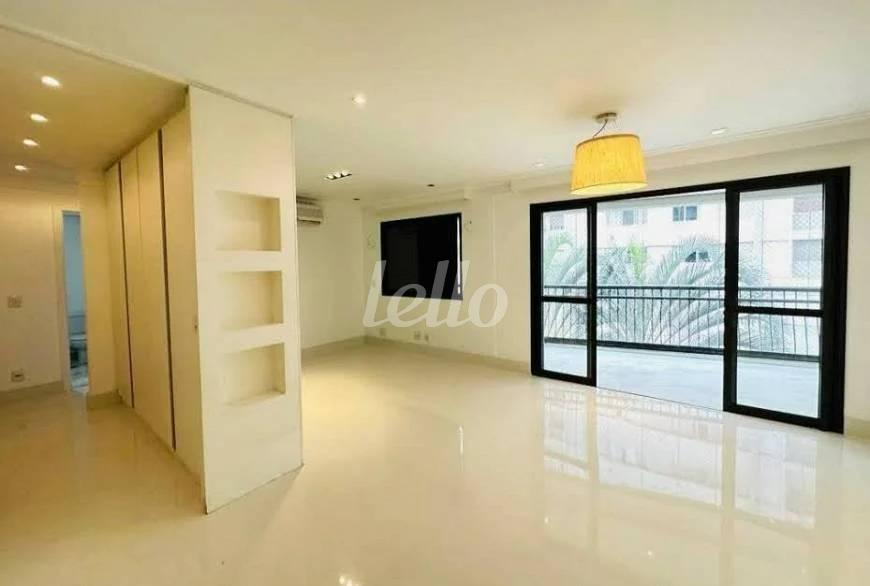 SALA de Apartamento à venda, Padrão com 104 m², 2 quartos e 2 vagas em Vila Pompeia - São Paulo