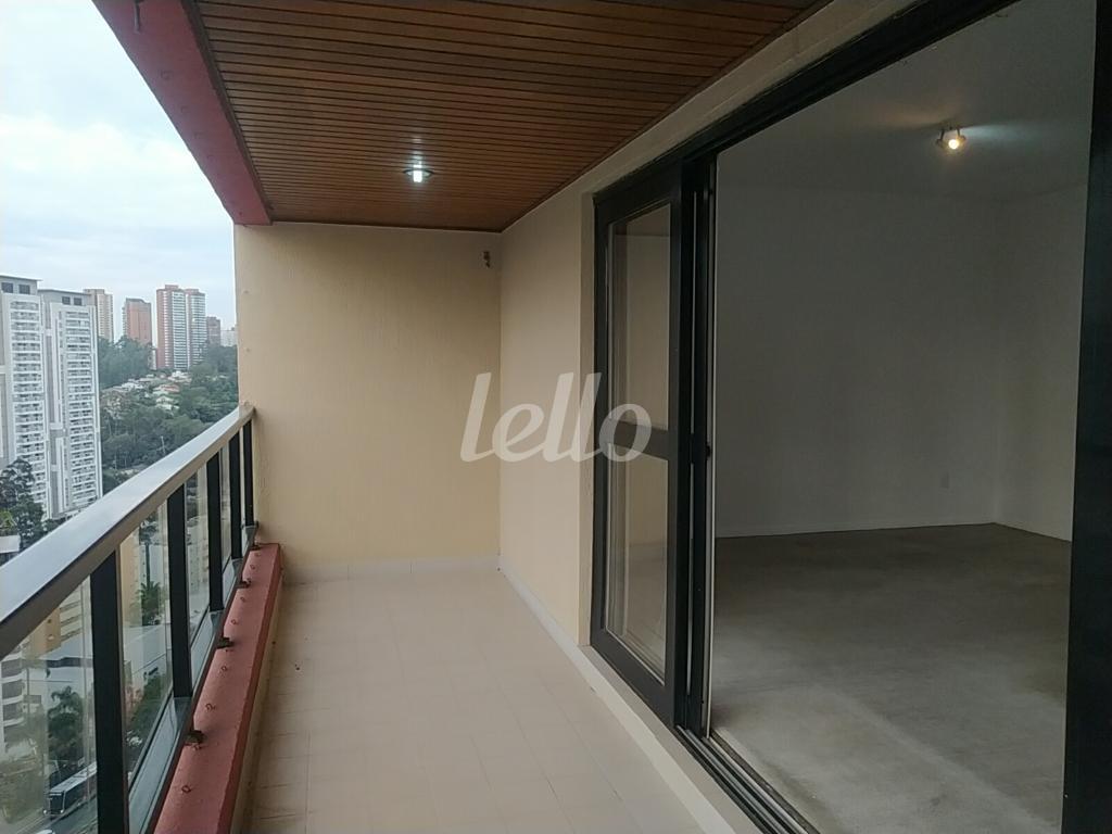 SACADA de Apartamento para alugar, Padrão com 146 m², 3 quartos e 3 vagas em Vila Andrade - São Paulo