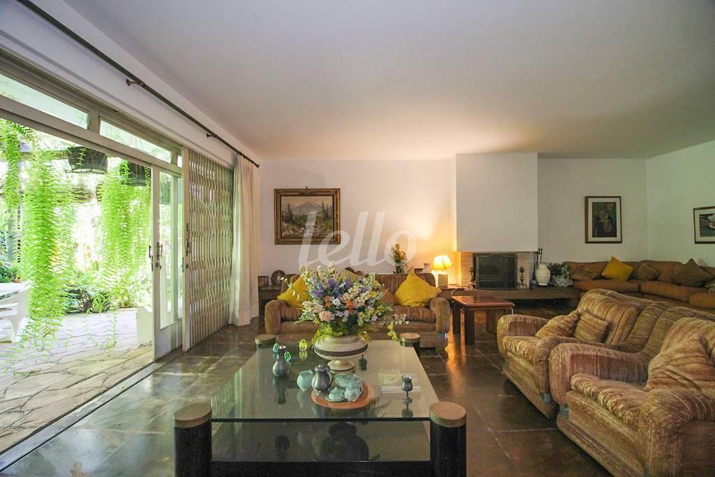 SALA de Casa para alugar, sobrado com 600 m², 5 quartos e 6 vagas em Jardim Guedala - São Paulo