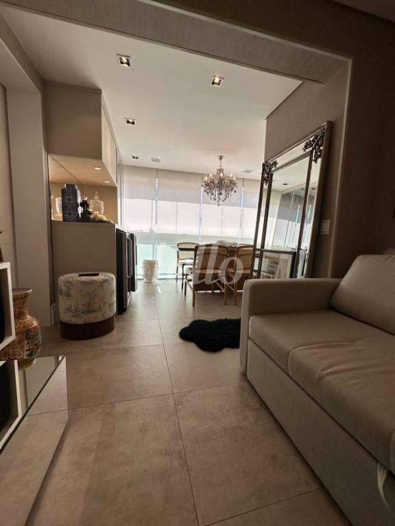 LIVING de Apartamento à venda, Padrão com 65 m², 2 quartos e 2 vagas em Bosque da Saúde - São Paulo