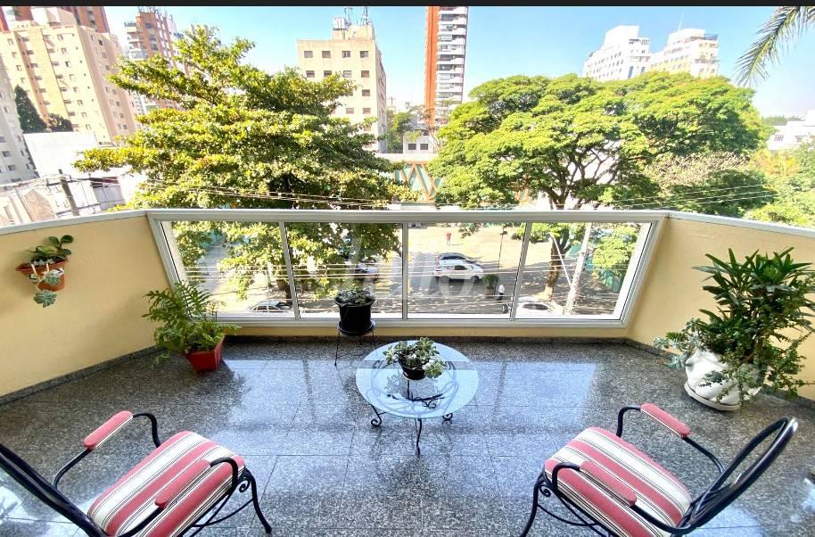 VARANDA de Apartamento à venda, Padrão com 142 m², 4 quartos e 4 vagas em Vila Uberabinha - São Paulo
