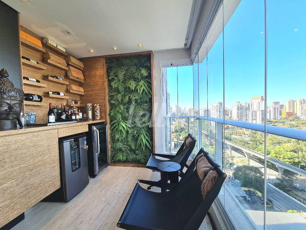 VARANDA de Apartamento à venda, Padrão com 134 m², 2 quartos e 2 vagas em Cidade Monções - São Paulo