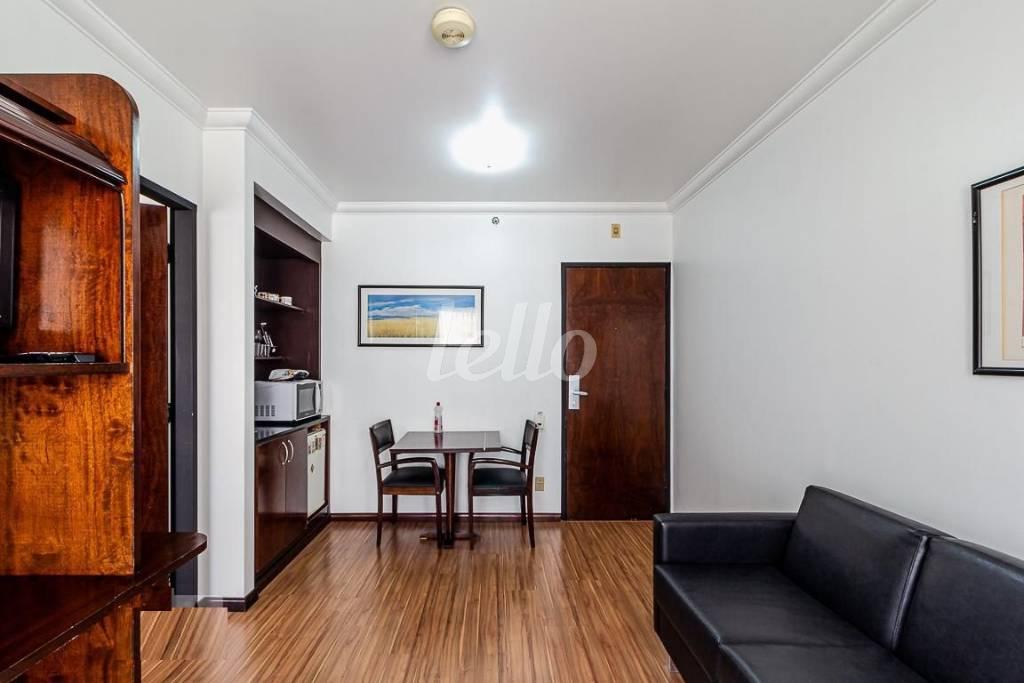 SALA de Apartamento à venda, Padrão com 33 m², 1 quarto e 1 vaga em Indianópolis - São Paulo