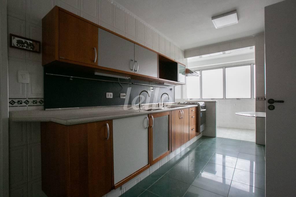 COZINHA de Apartamento à venda, Padrão com 130 m², 3 quartos e 2 vagas em Jardim Paulista - São Paulo