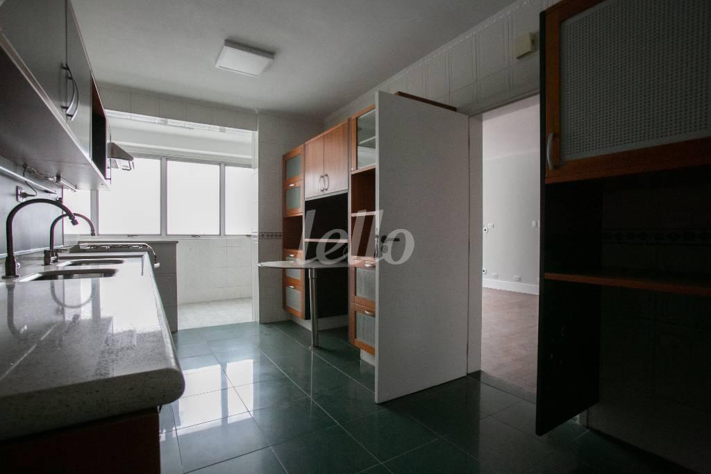 COZINHA de Apartamento à venda, Padrão com 130 m², 3 quartos e 2 vagas em Jardim Paulista - São Paulo