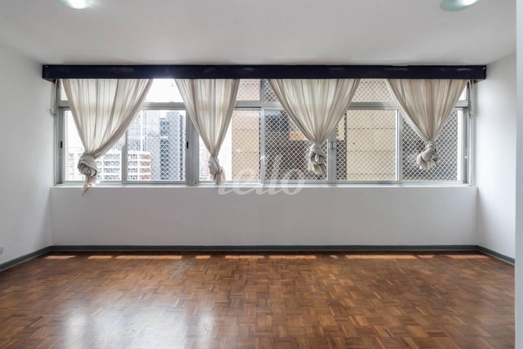 SALA de Apartamento para alugar, Padrão com 122 m², 3 quartos e 1 vaga em Bela Vista - São Paulo