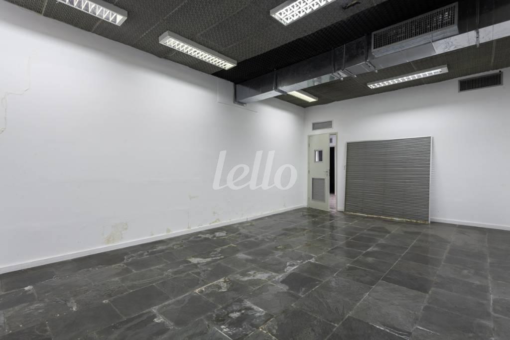 SALA 10 de Sobreloja para alugar, Padrão com 960 m², e em Consolação - São Paulo