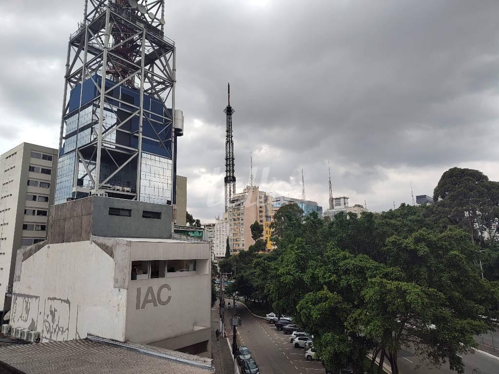 VISTA LATERAL TERRAÇO PARA REGIÃO DA PAULISTA de Edifício à venda, Monousuário com 637 m², e em Pacaembu - São Paulo