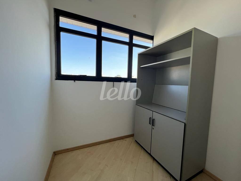 DORMITÓRIO DE SERVIÇO de Apartamento à venda, Padrão com 190 m², 4 quartos e 3 vagas em Vila Pompeia - São Paulo