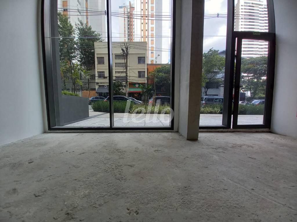 LOJA FRENTE de Loja para alugar, Padrão com 57 m², e em Pinheiros - São Paulo