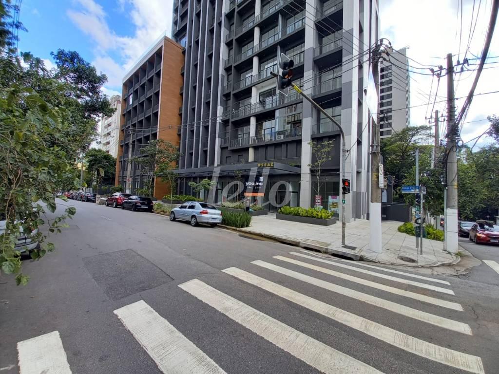 FACHADA de Loja para alugar, Padrão com 57 m², e em Pinheiros - São Paulo