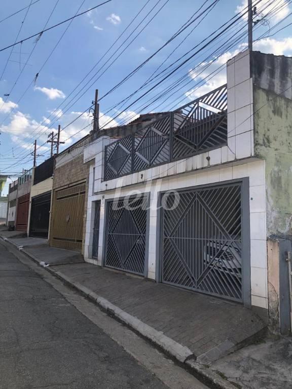 FACHADA de Casa à venda, térrea com 144 m², 2 quartos e 2 vagas em Vila Carrão - São Paulo
