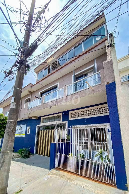 FACHADA de Casa à venda, sobrado com 346 m², 3 quartos e 4 vagas em Santa Maria - Santo André