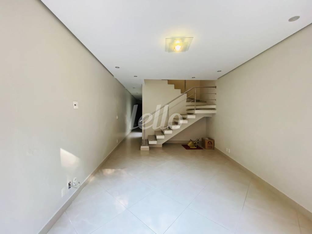 SALA DOIS AMBIENTES de Casa à venda, sobrado com 137 m², 3 quartos e 3 vagas em Vila Lea - Santo André