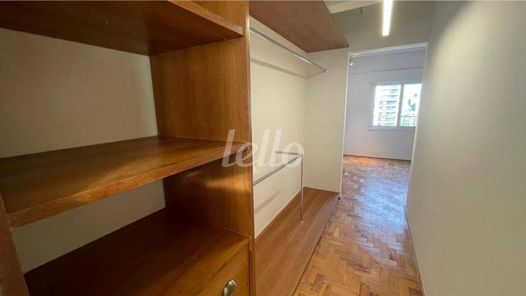 CLOSET de Apartamento para alugar, Padrão com 80 m², 1 quarto e 1 vaga em Pinheiros - São Paulo