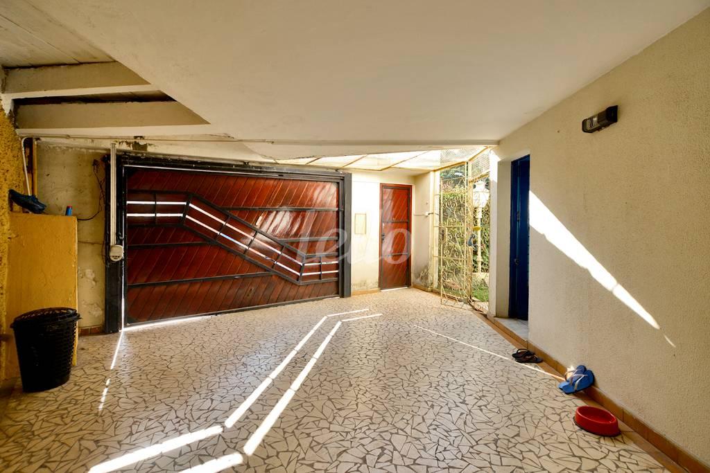 GARAGEM de Casa à venda, sobrado com 140 m², 5 quartos e 2 vagas em Bosque da Saúde - São Paulo