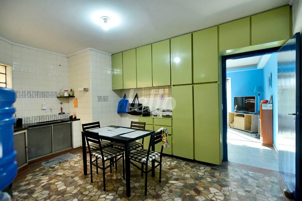 COZINHA de Casa à venda, sobrado com 140 m², 5 quartos e 2 vagas em Bosque da Saúde - São Paulo
