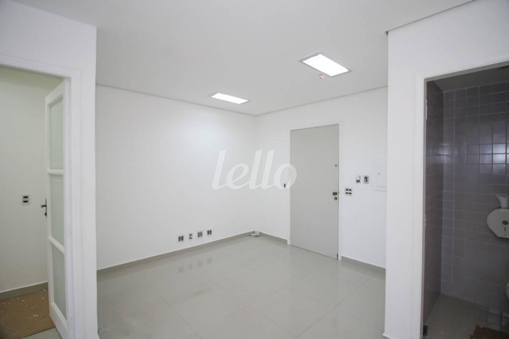 SALA de Sala / Conjunto para alugar, Padrão com 61 m², e 1 vaga em Brooklin Paulista - São Paulo