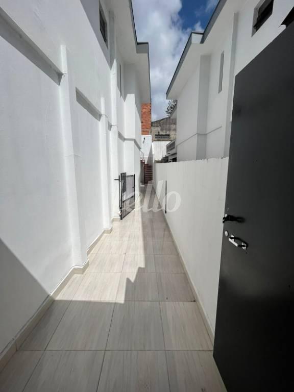 CORREDOR EXTERNO de Casa para alugar, sobrado com 147 m², 3 quartos e 2 vagas em Santa Maria - Santo André
