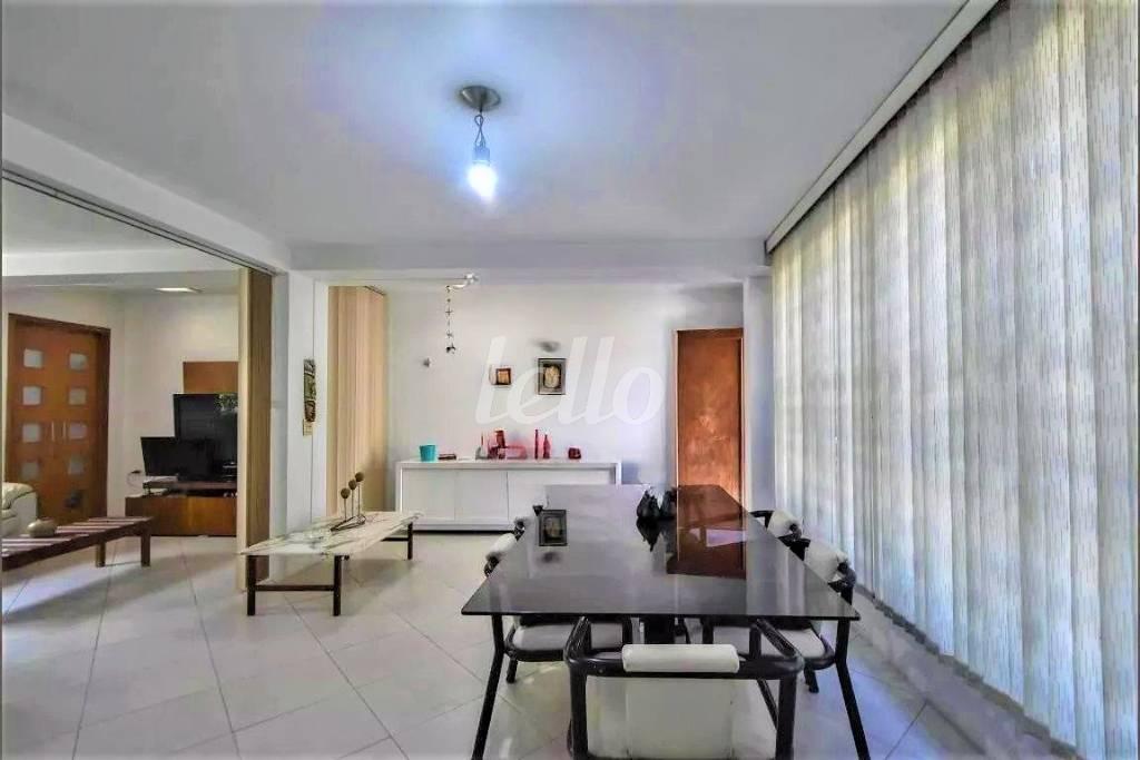 LIVING de Casa à venda, sobrado com 117 m², 4 quartos e 4 vagas em Campo Belo - São Paulo