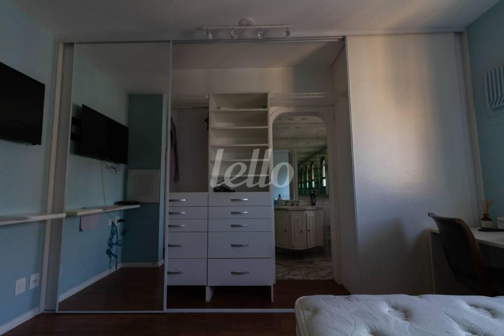 DORMITÓRIO 1 SUÍTE de Apartamento para alugar, Padrão com 240 m², 4 quartos e 4 vagas em Jardim Paulista - São Paulo