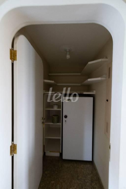DESPENSA de Apartamento para alugar, Padrão com 240 m², 4 quartos e 4 vagas em Jardim Paulista - São Paulo