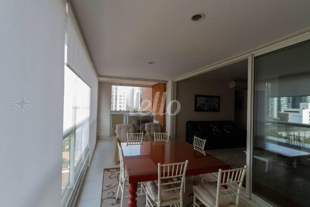 SACADA de Apartamento para alugar, Padrão com 93 m², 2 quartos e 2 vagas em Itaim Bibi - São Paulo