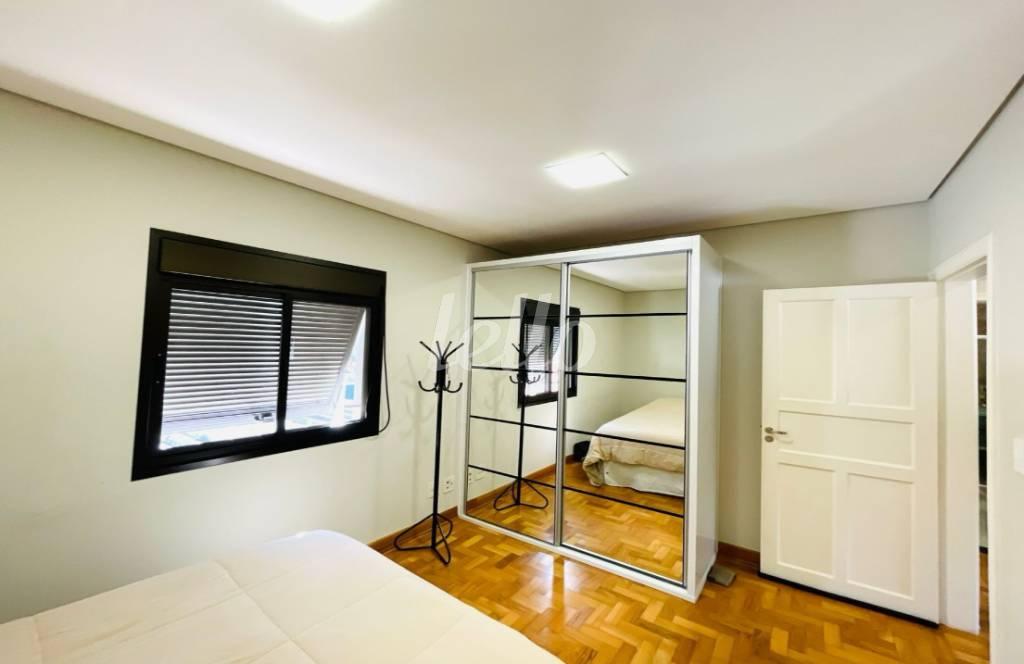 DORMITÓRIO 2 de Casa à venda, sobrado com 300 m², 4 quartos e 4 vagas em Brooklin Paulista - São Paulo