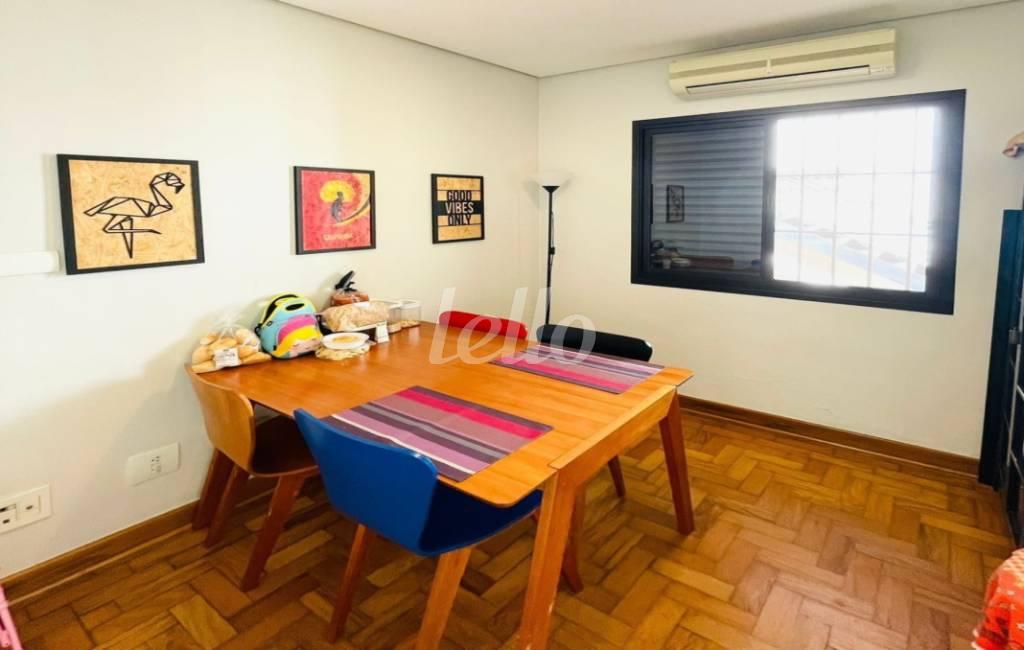 DORMITORIO 3 de Casa à venda, sobrado com 300 m², 4 quartos e 4 vagas em Brooklin Paulista - São Paulo