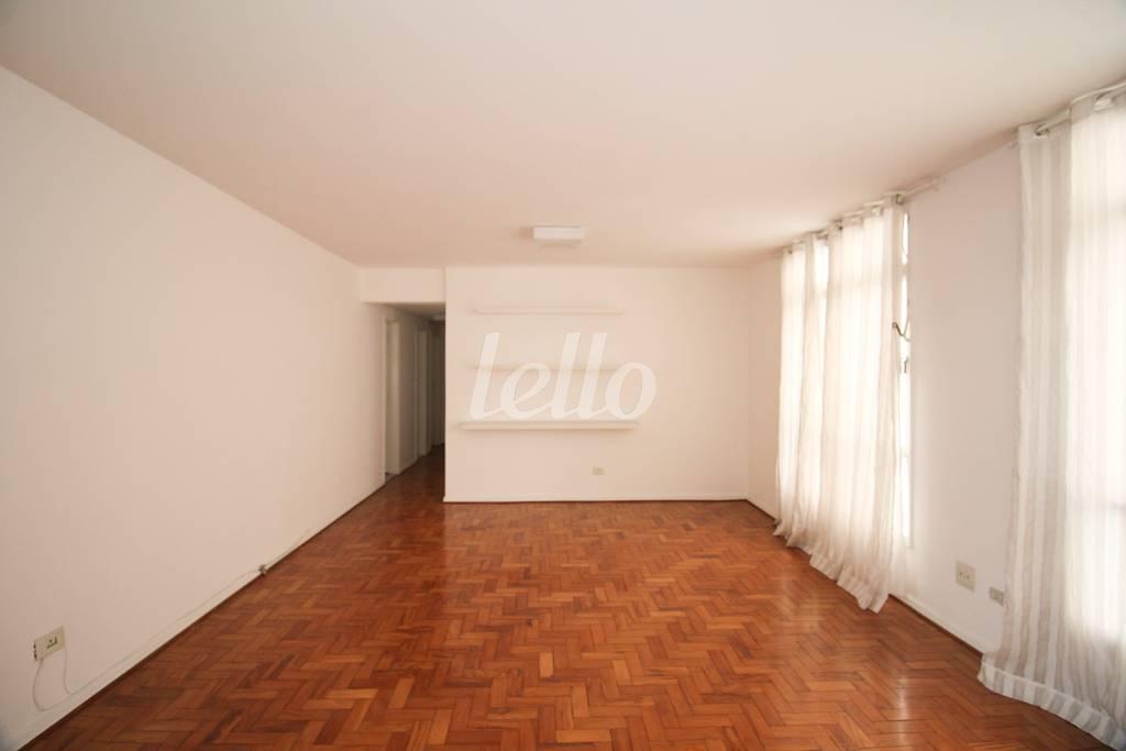 SALA de Apartamento para alugar, Padrão com 95 m², 3 quartos e 1 vaga em Cerqueira César - São Paulo