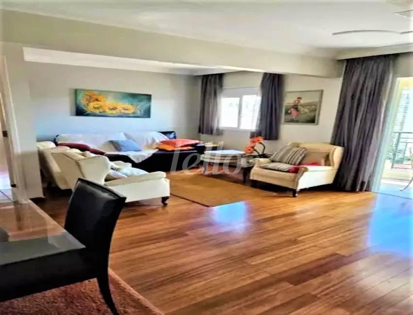 LIVING de Apartamento à venda, Padrão com 80 m², 2 quartos e 2 vagas em Cambuci - São Paulo
