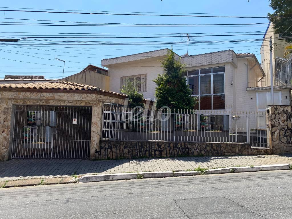 FACHADA de Casa à venda, térrea com 127 m², 3 quartos e 2 vagas em Vila Paiva - São Paulo